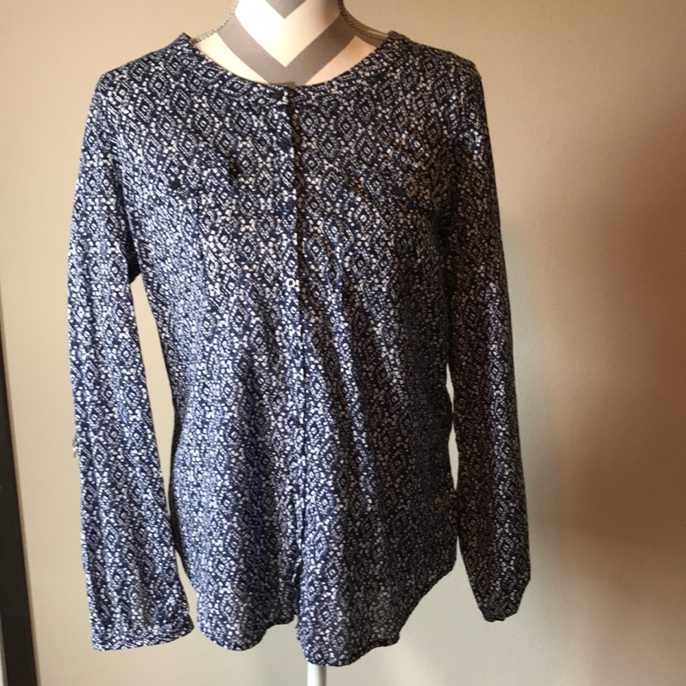L print shirt